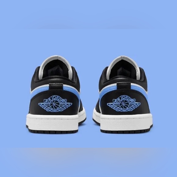 NEW AUTHENTIC WOMENS UNIVERSITY BLUE AIR JORDAN 1 LOW - Picture 4 of 4